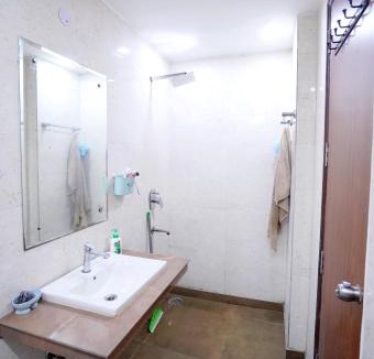 Noida Hotel | FlexiBay Boys Hostel Noida