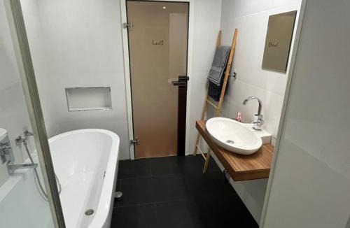 Ruppurr House | FlexStay Room 8