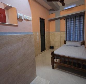 Karumom Hostel | FlexTays Transit - Station Side Stays