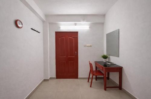 Karumom Hostel | FlexTays Transit - Station Side Stays