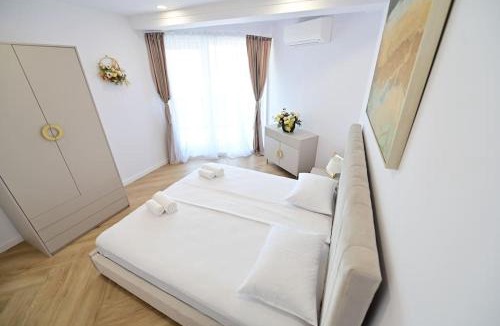 Selimbar Apartment | FLH - SIBIU - The Evolution LUXURY Apt - 2 Bedrooms, 1 Livingroom, 2BA with 3 ACs Units and Panoramic view - Sleeps 6 - Shopping City Mall