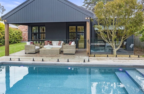 Flinders House | Flinders Village Beach House, sleeps up to10 with Pool Close to Wineries/Beaches