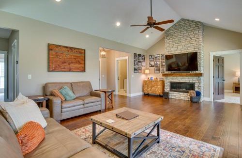 Lakeview House | Flippin Home w/Deck & Grill: Steps to White River
