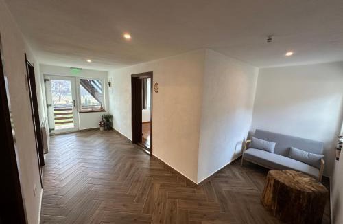 Bran House | Floare de Colț-Bran
