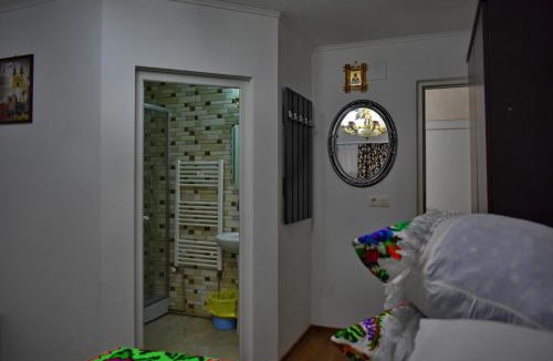 Giulesti House | Floare de Colt
