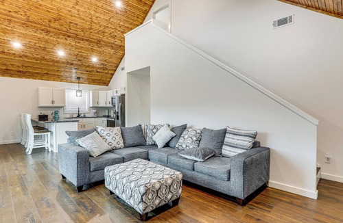 Van Buren House | Float the Current! Riverfront Ozark Home w/Deck