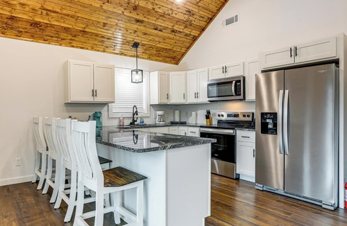 Van Buren House | Float the Current! Riverfront Ozark Home w/Deck