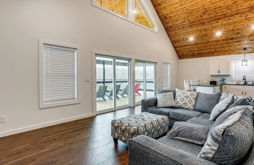 Van Buren House | Float the Current! Riverfront Ozark Home w/Deck