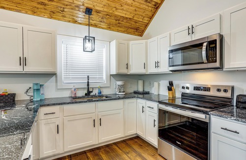 Van Buren House | Float the Current! Riverfront Ozark Home w/Deck