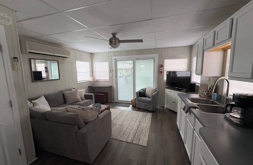 Big Creek Boat Rental | Floating Cabin - Another Day in Paradise at Whitman Hollow Marina
