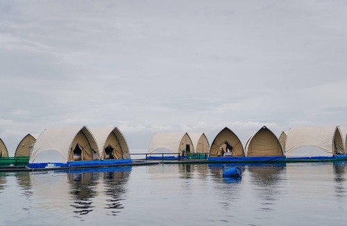 Kaputian Boat Rental | Floating Home in Reef Resort Unit 13