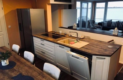 Bitterfeld Apartment | Floating house Elandi