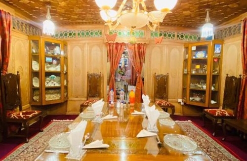 Dal Lake Boat Rental | Floating Shanghai group of houseboats