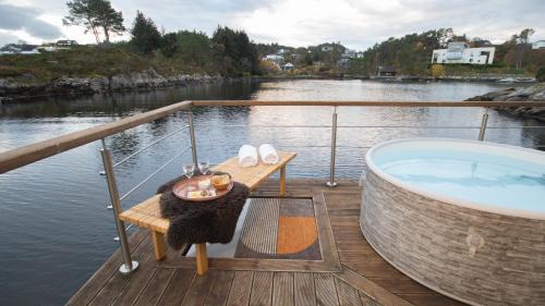Godvik Boat Rental | Floating Villa Bergen