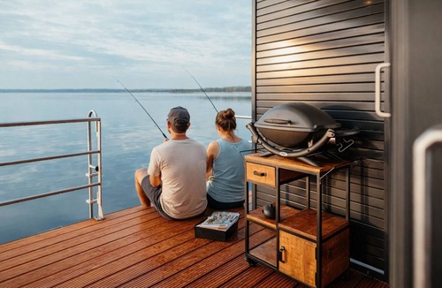 Laasow House | Floatinghouse Seeschwäche: with terrace & fireplace