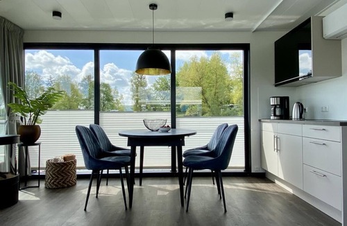 Godelheim House | Floatinghouse Black Pearl: lake view, terrace & fireplace in Höxter