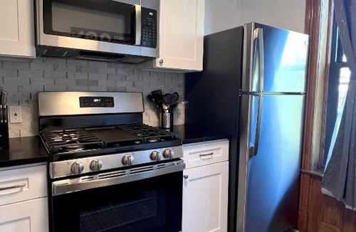 Bedford-Stuyvesant Apartment | Floor thru private apt in historic brownstone! 30 Day Min stay only