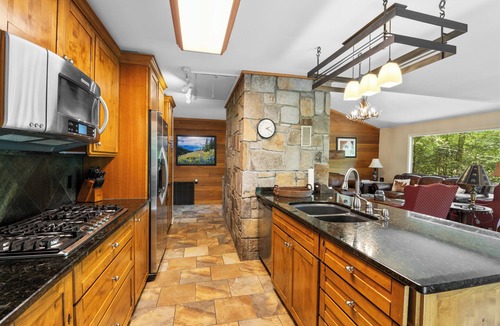 Wildwood Mountain Cabin | Floor-to-Ceiling Windows. Wraparound Deck. Wood-Burning Fireplace | Wildwood Mountain Cottage