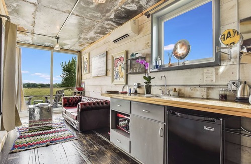 Round Top House | Flophouze Shipping Container Hotel - Houze 6
