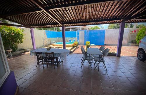 Ponta Negra House | Flor de Ipê Hostel