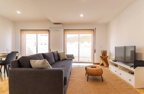 Vila Praia de Ancora Apartment | Flor do Mar - Spacious Apartment with Balcony