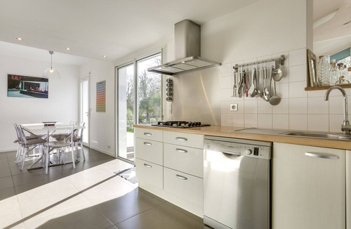 Arbonne House | FLORA - Maison contemporaine avec piscine chauffée