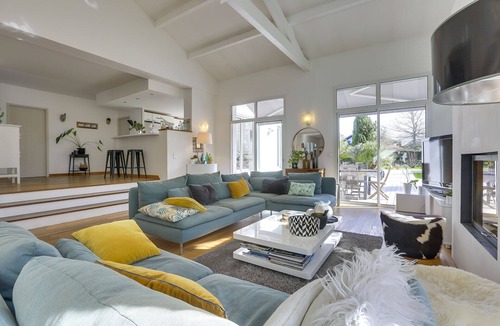 Arbonne House | FLORA - Maison contemporaine avec piscine chauffée