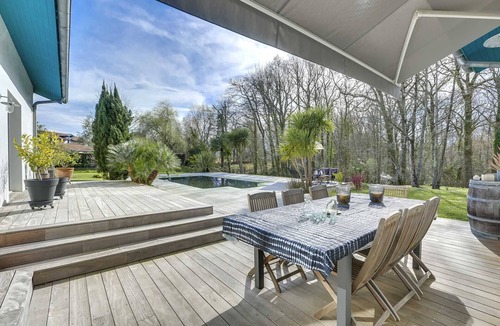 Arbonne House | FLORA - Maison contemporaine avec piscine chauffée