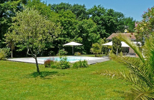Arbonne House | FLORA - Maison contemporaine avec piscine chauffée