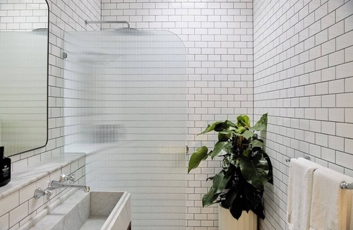 Newtown Apartment | Flora Suite – Boutique Apartment in Newtown