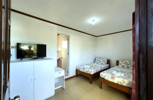 Basco Bed & Breakfast | Florabells Guest House - Batanes