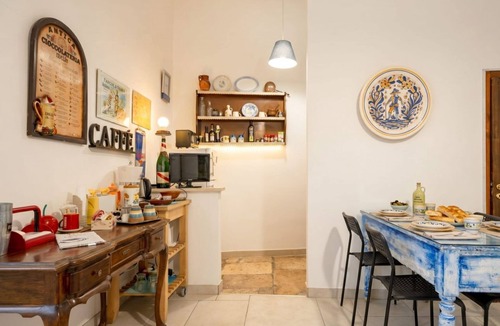 Bitonto Apartment | Floral Court 1 - Your Peaceful Retreat