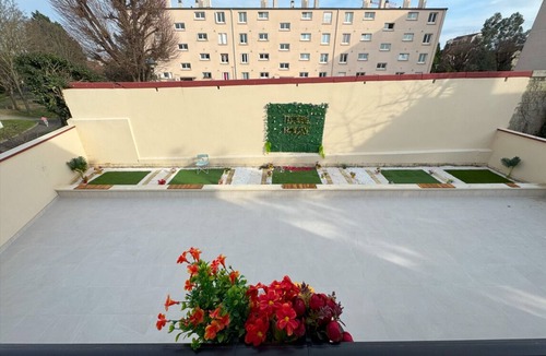 Le Bourget Apartment | Floral House