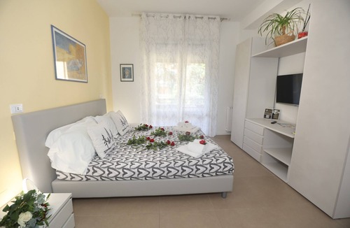 Isolotto Apartment | Florence Harmony Van Gogh