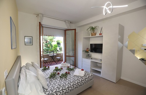 Isolotto Apartment | Florence Harmony Van Gogh