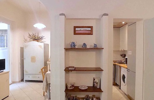 San Lorenzo Apartment | FLORENCE HISTORIC CENTER, APARTMENT WITH PRIVATE COURTYARD, WI-FI and AC