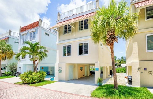 Florida Keys Villa | Florida Keys, private wellness enjoyment with private hot tub and plunge pool