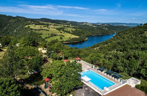 Cordelle House | Flower Camping de Mars * - Woodlodge View Loire Comfort 26m2 - 2 bedrooms + terrace 4 people