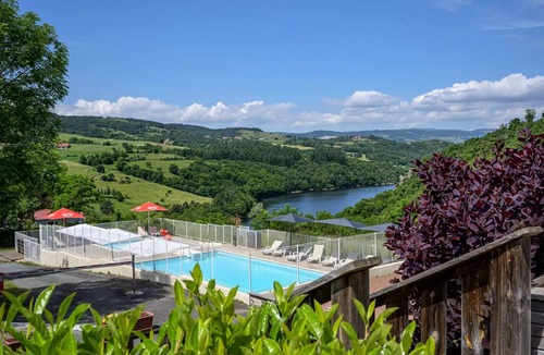 Cordelle House | Flower Camping de Mars * - Woodlodge View Loire Comfort 26m2 - 2 bedrooms + terrace 4 people