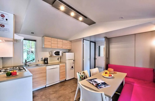 Mantaille House | Flower Camping La Chataigneraie * - Mobil home Premium 31m2 (3 bedrooms) + covered terrace + Dishwasher + TV + Air conditioning 6 people