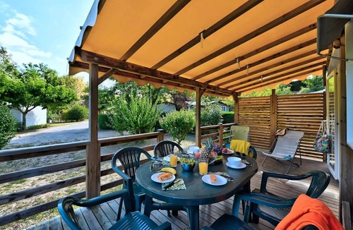 Mantaille House | Flower Camping La Chataigneraie * - Mobil home Premium 31m2 (3 bedrooms) + covered terrace + Dishwasher + TV + Air conditioning 6 people