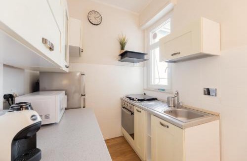 Parella Apartment | Flower House