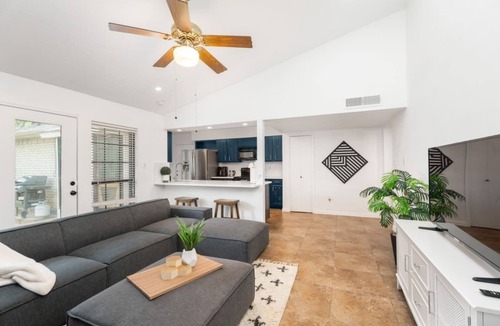 Flower Mound House | Flower Mound 4BR | BBQ + Playset, Sleeps 8
