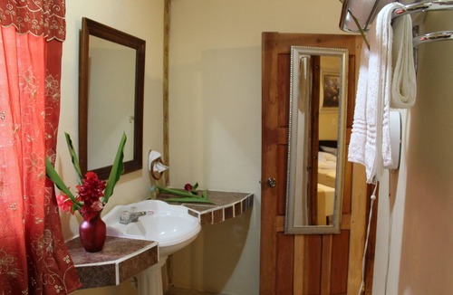 Armenia House | Flowering Fields Ranch: A lush retreat in Belize