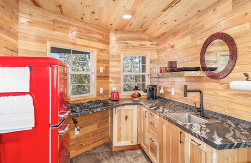 Two Harbors Cabin | Flowing Waters Retreat - Two Cabins with Sauna