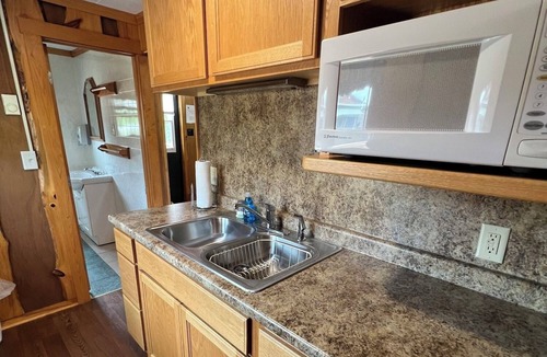 Phillips Cabin | Flyway Resort ‘The Bear Den’ on Wilson Lake