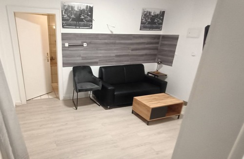 Hochheim am Main Apartment | FMI21 Accommodation