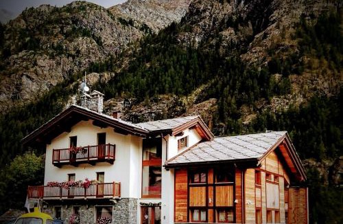 Gressoney-la-Trinite House | Fohre1748