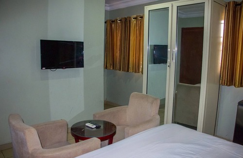 Apapa Hotel | Folade Hotels