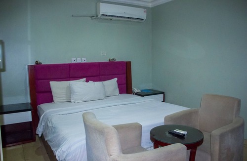 Apapa Hotel | Folade Hotels